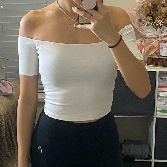 Aritzia tops, 4 for 65 - Picture 5 of 5